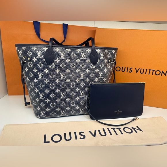 Louis Vuitton Handbags - NIB Louis Vuitton Neverfull MM Monoglam M22921 💯% Authentic 🥇